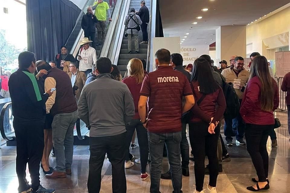 Aspecto de los preparativos para el Congreso Nacional de Morena, que se lleva a cabo este domingo en la CDMX.