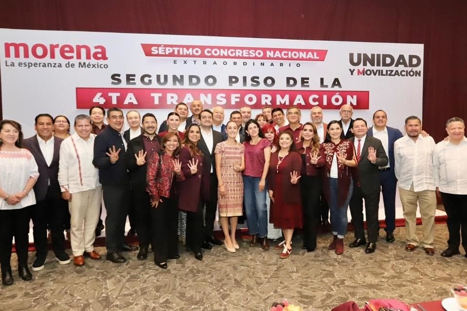 Antes de la reunión en el Congreso de Morena, Sheinbaum se reunió con Gobernadores de Morena, algunos de los cuales sí acudieron al encuentro partidista.