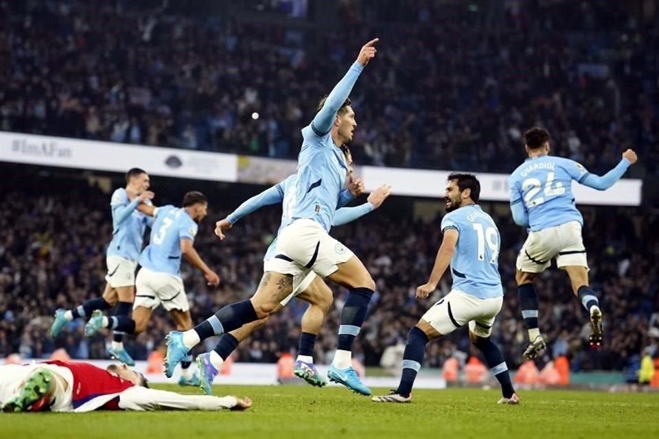 John Stones celebrando el tanto que definía el 2-2.