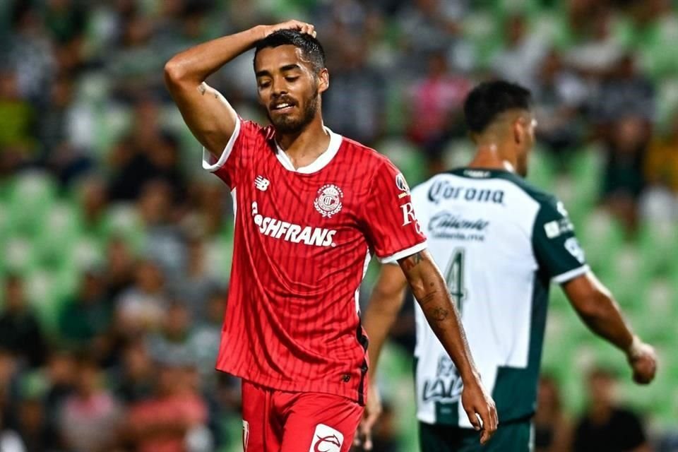 Toluca no la pasó bien defensivamente en su visita a Torreón y perdió por primera vez en el torneo.