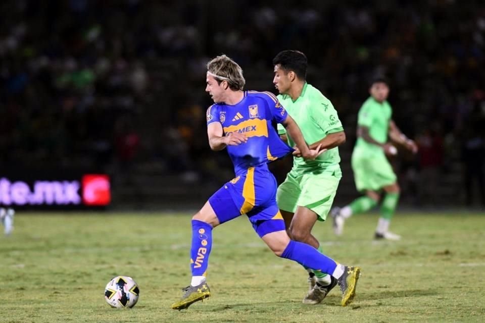 Sebastián Córdova marcó su primer gol en el torneo con una bonita jugada personal.