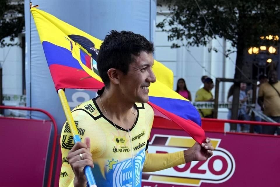 El ciclista ecuatoriano Richard Carapaz se bajó del Mundial de Ciclismo en Zúrich por una emergencia familiar.