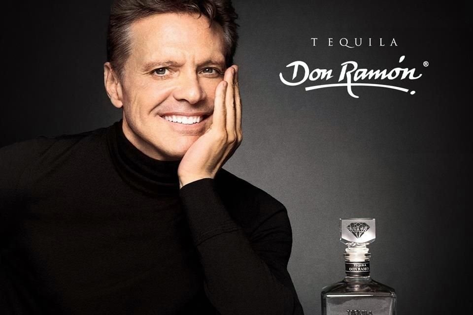 El cantante Luis Miguel, quien es accionista de Tequila Don Ramón, protagoniza la nueva campaña publicitaria de la marca.