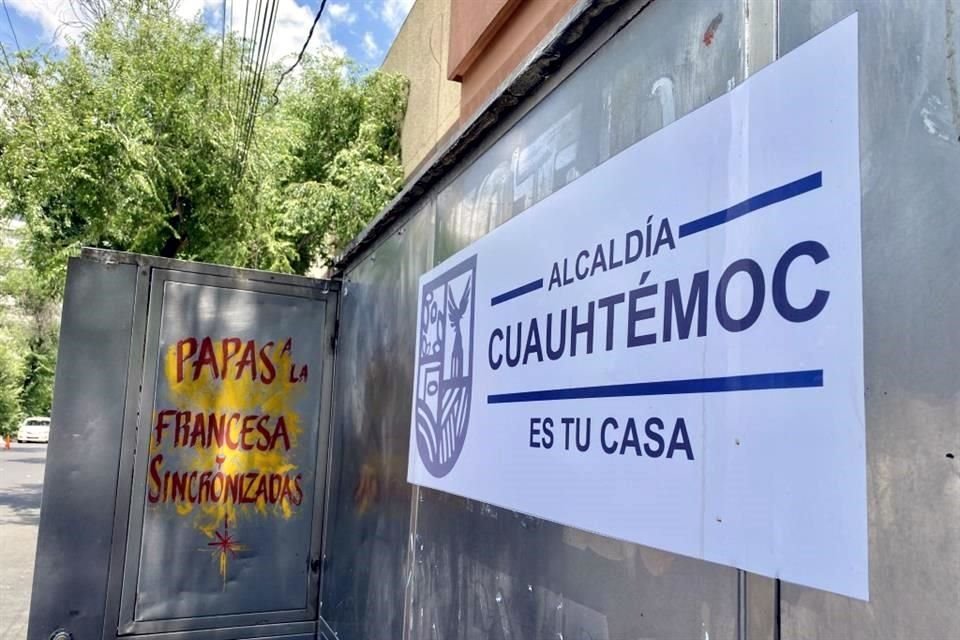 La Alcaldía emprendió una campaña para quitar rótulos de puestos semifijos y murales de artistas en el Parque España