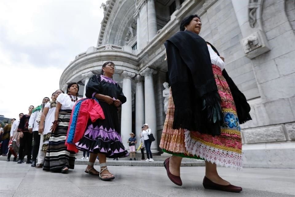 Artesanas y artesanos que participarán en la edición 2024 de Original asistieron a la presentación en Bellas Artes.