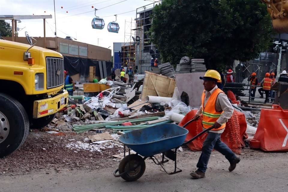 Antes de la inauguración de la Línea 3 del Cablebús, las obras continúan.