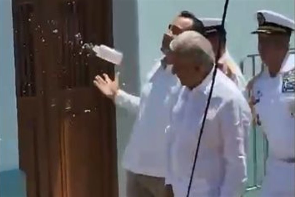 AMLO aseguró que el presunto agresor que le lanzó una botella el pasado fin de semana en Veracruz, es abogado presuntamente vinculado al PJ.