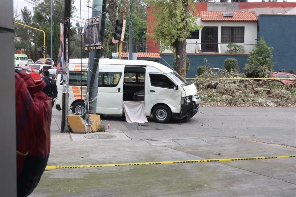 El conductor de la unidad permaneció en el sitio donde fue detenido.