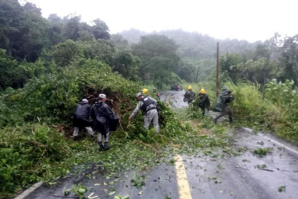 Autoridades de los tres niveles de Gobierno atienden la emergencia.