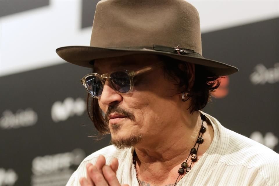 Johnny Depp presentó su nueva película como director, 'Modi, Three Days on the Wing of Madness', en el Festival de Cine de San Sebastián.