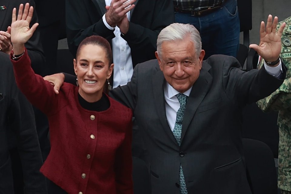 Sheinbaum y AMLO en un evento en Chapultepec.