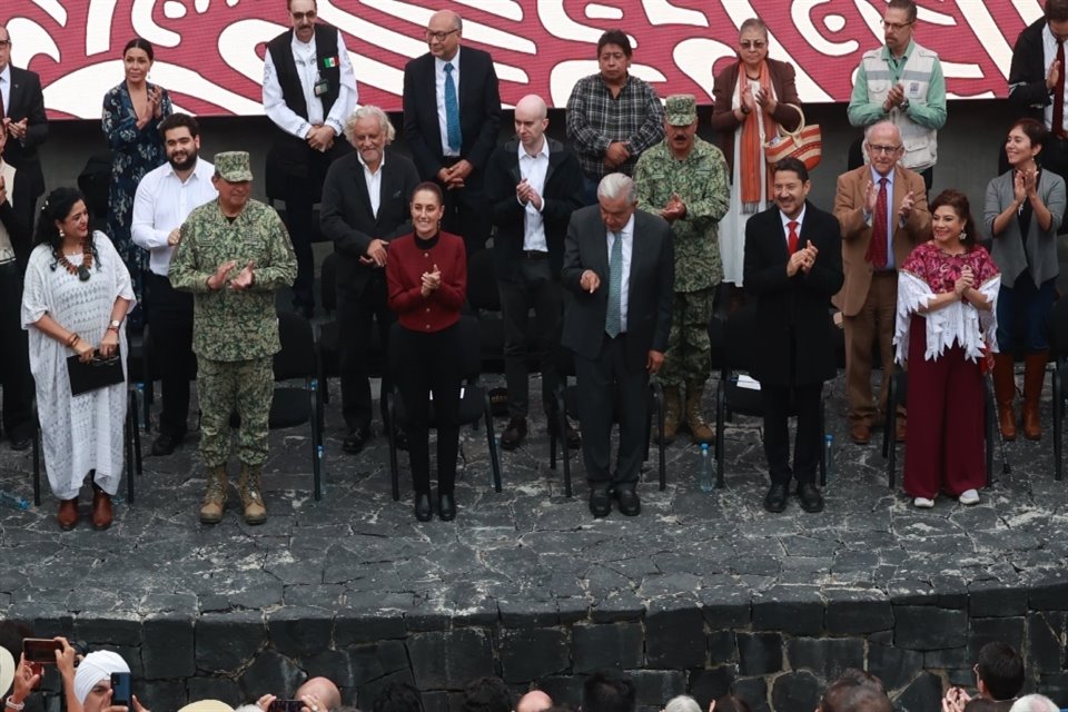 Claudia Sheinbaum ironizó sobre las acusaciones de militarización lanzadas contra el Gobierno del Presidente López Obrador.