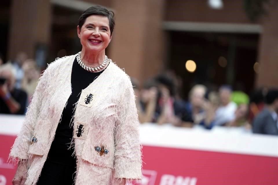 Isabella, hija de la actriz sueca Ingrid Bergman y del director de cine italiano Roberto Rossellini, también es reconocida por su trabajo como modelo y una trayectoria dedicada al activismo.