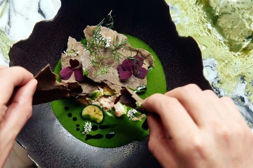 El Quintonil tiene dos estrellas Michelin, reconocido por la alta calidad de sus ingredientes.