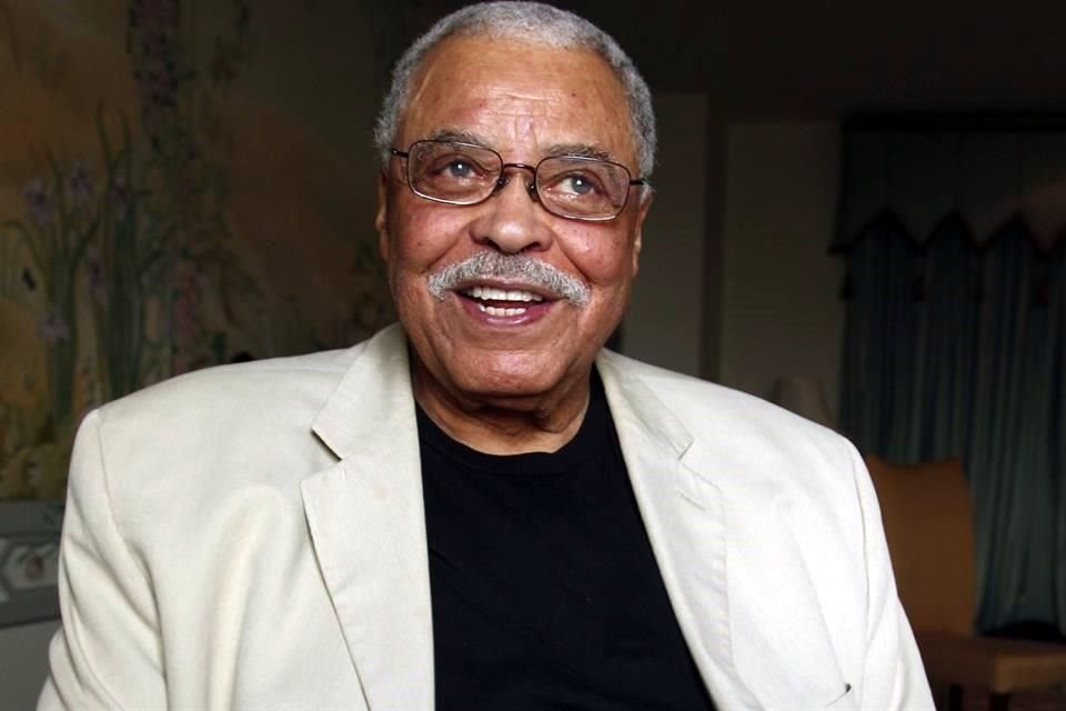 Este jueves, varios teatros de Broadway apagarán sus luces en memoria del actor James Earl Jones, quien murió hace unas semanas.