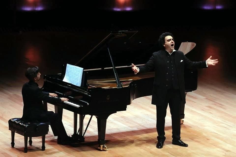 Rolando Villazón inauguró ayer con un concierto el Festival Cultura UNAM.