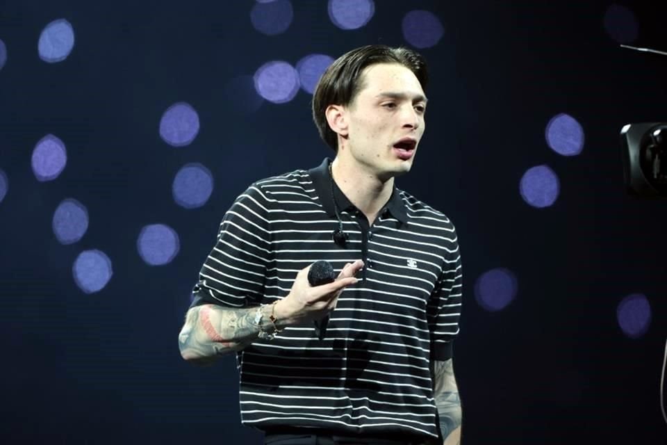La presencia de Hassan Emilio Kabande Laija, nombre del cantante de 25 años, arrasó emociones.