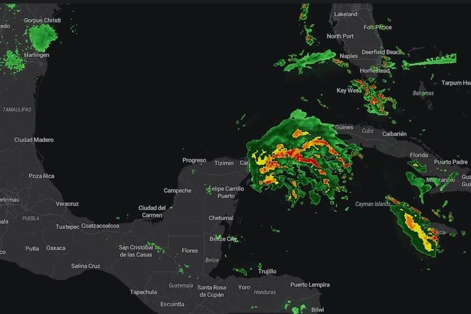 La tormenta tropical 'Helene' pasó a Categoría 1 cerca de Quintana Roo.