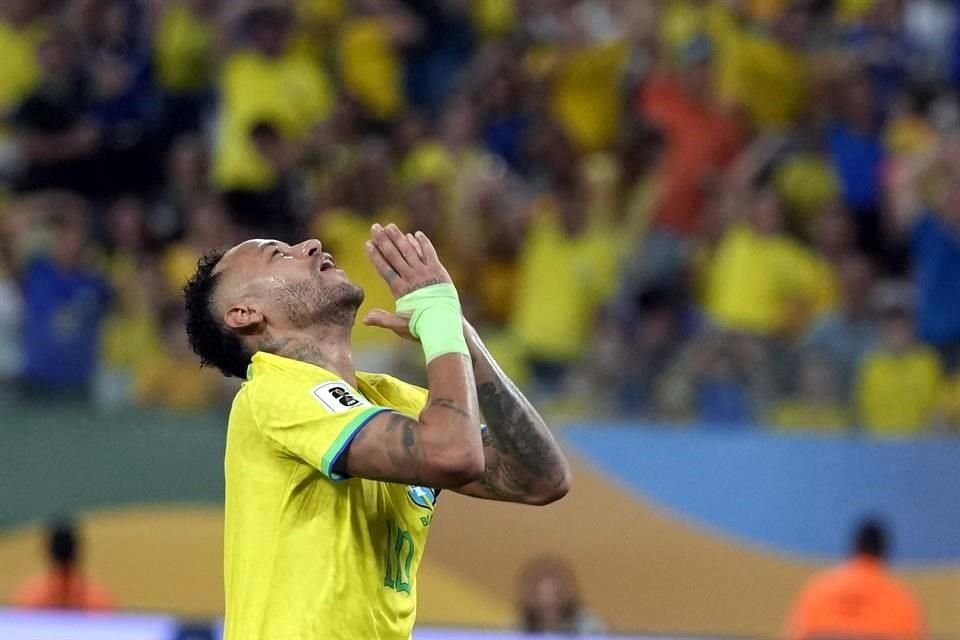 Neymar está a semanas de cumplir un año de su lesión.