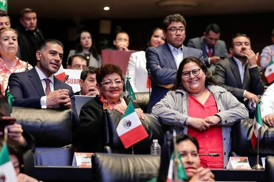 Las senadoras Hernández y Godoy y el senador García Harfuch durante la larga sesión que concluyó esta madrugada.