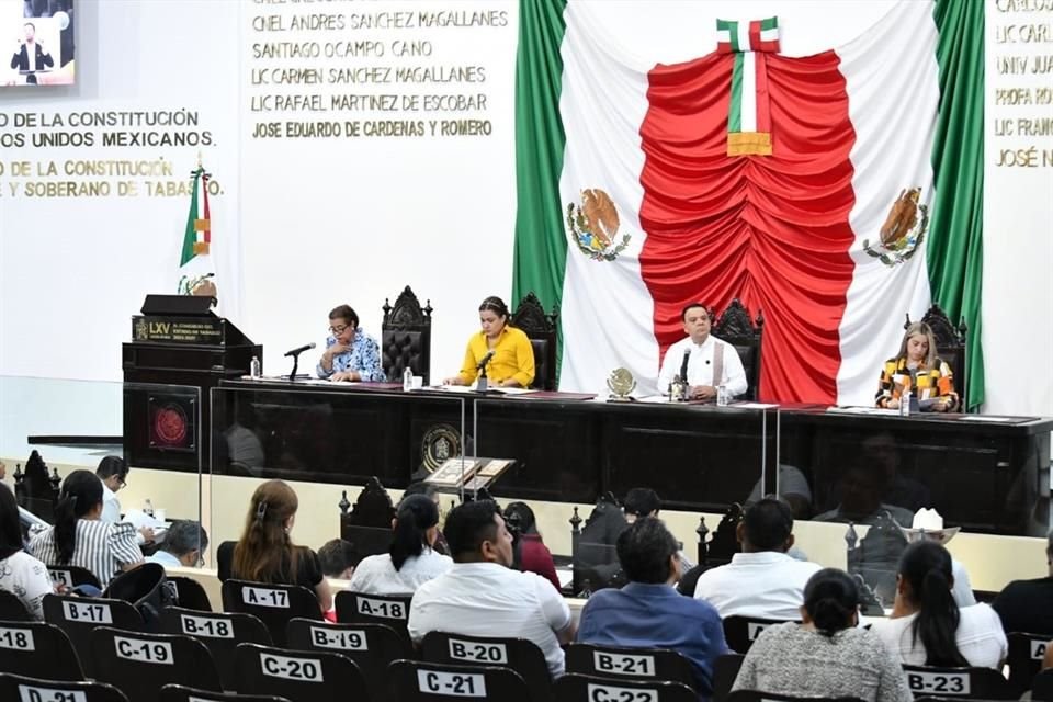 A las 7:23 horas, el Congreso de Tabasco aperturó los trabajos de su sesión ordinaria, en cuya minuta venía como uno de los tres puntos a discusión como asunto de 'urgente resolución'.