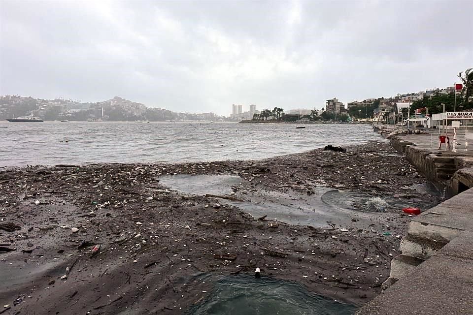 El fenómeno ha causado fuertes lluvias en Guerrero, afectando principalmente a Acapulco.