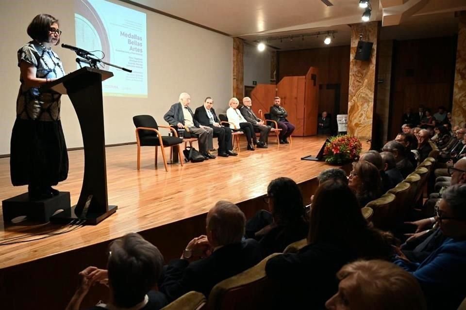 La presea del INBAL reconoce la trayectoria y los aportes de las personas distinguidas en arquitectura y patrimonio.  