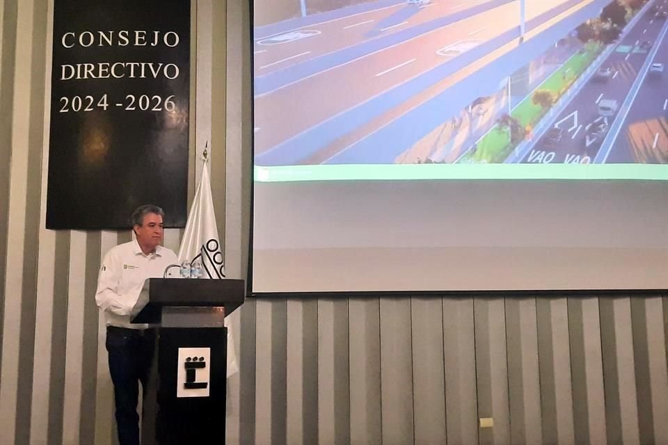 Hernán Villarreal, Secretario de Movilidad estatal, acudió a un diálogo con arquitectos y Comité de Urbanismo.