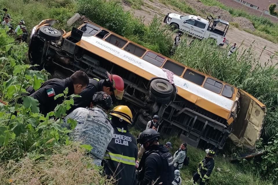 El accidente ocurrió en la carretera Guadalajara - Querétaro.