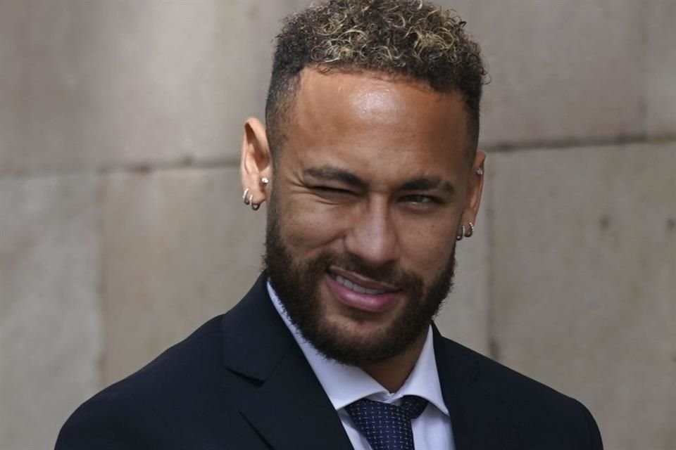 La actriz reveló que su acercamiento con Neymar tuvo lugar cuando él jugaba para el Paris Saint-Germain.