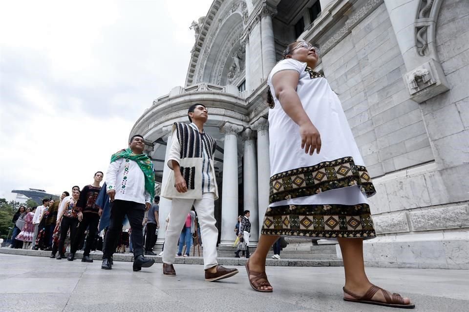 Durante la presentación de Original 2024 se improvisó una pasarela afuera de Bellas Artes.