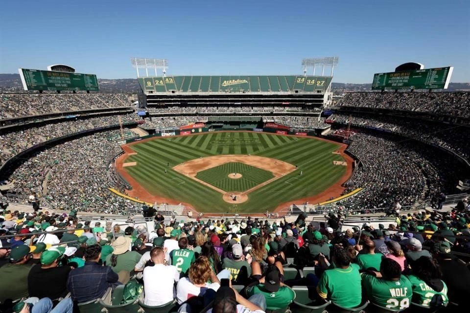 El Coliseo de Oakland albergó su último partido como sede de los Atléticos.