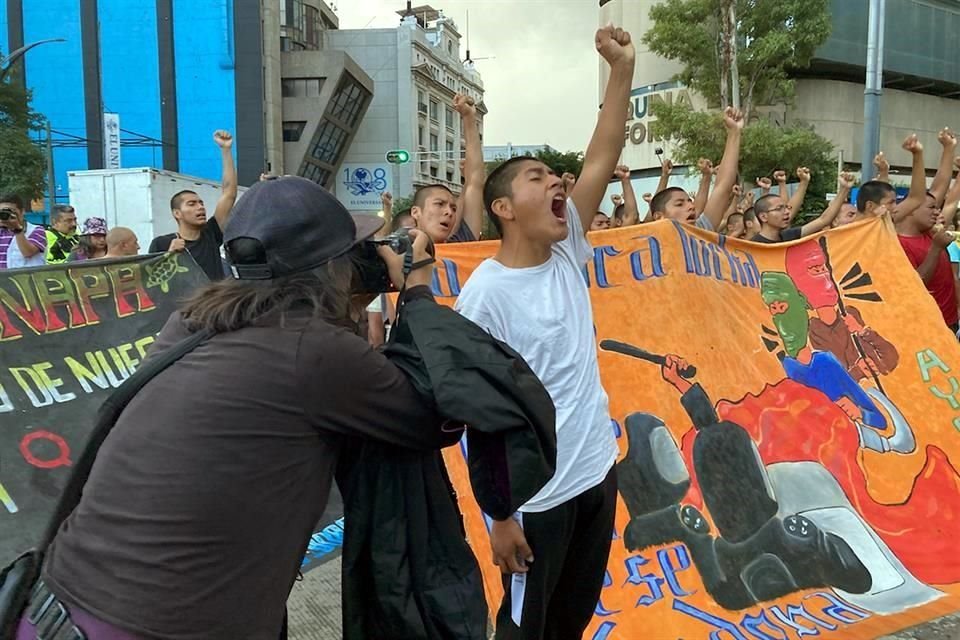 La obra 'Los periodistas cuentan' parte de testimonios de diversos reporteros y fotoperiodistas.