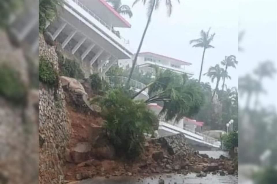 Un muro de una jardinera del hotel Las Brisas, en Acapulco, se desplomó ante las intensas lluvias provocadas por huracán 'John'.