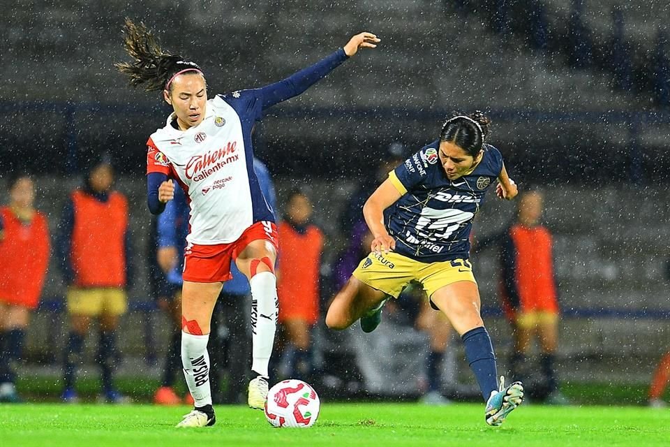 Pumas Femenil escaló a la quinta posición de la Liga tras vencer en casa 3-1 a Chivas, con un juego ofensivo bien elaborado.