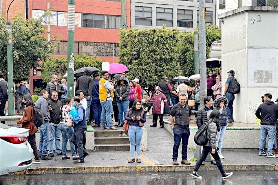 La secuencia de 10 microsismos ocurridos ayer en CDMX están ligados con activación de una posible segunda falla geológica, según expertos.