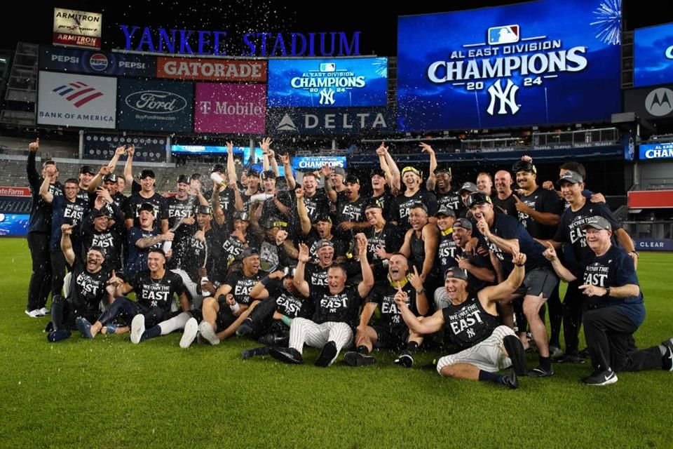 Los Yankees han ganado en 27 ocasiones la Serie Mundial en las Grandes Ligas de béisbol, el título divisional de esta noche es el número 21 en su historia.