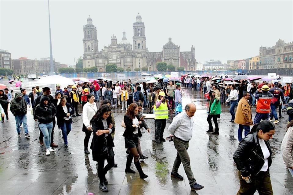 El sismo de las 13:03 horas tuvo una complicación adicional, la lluvia.