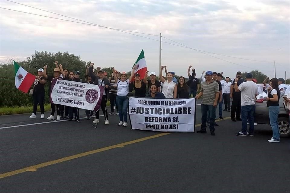 Los trabajadores del PJF bloquean ambos sentidos de la carretera Victoria-Zaragoza, a la altura del kilómetro 64.