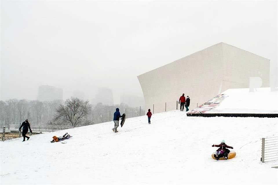 El diseño de The REACH fusiona la arquitectura con el paisaje para ampliar las dimensiones de un monumento viviente.