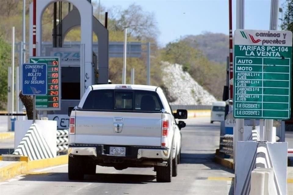 Las casetas Paso Morelos, Palo Blanco, La Venta y La Venta Bis son las que están libres de cobro para los automovilistas en la Autopista del Sol debido al huracán 'John'.