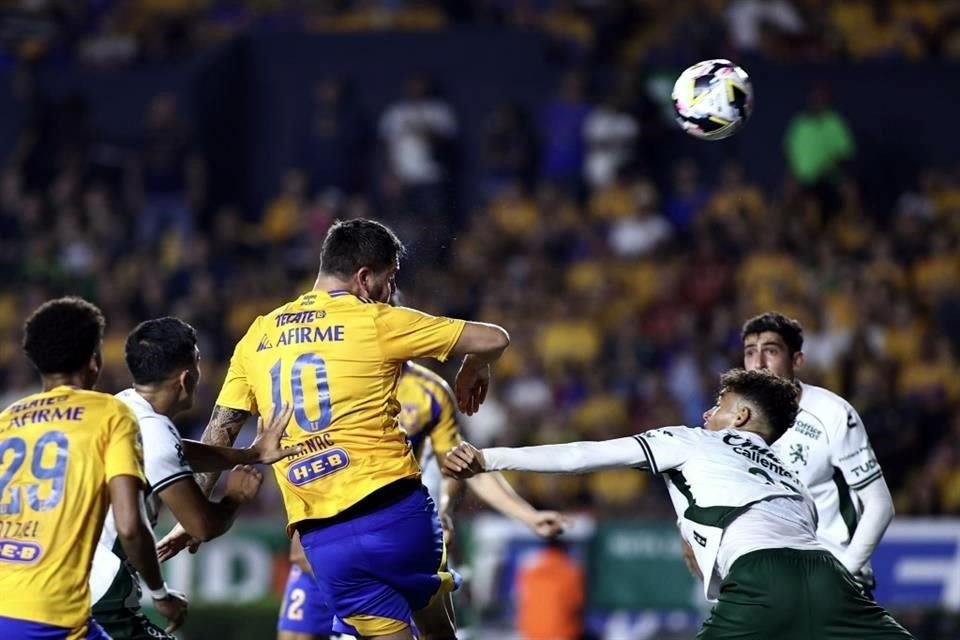 Gignac marcó el primero de Tigres.