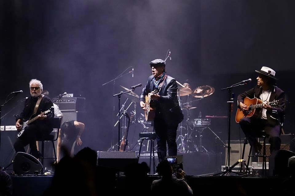 Jumbo celebró 25 años de trayectoria con un emotivo concierto en el P. Center WTC, ante 7 mil fans y grandes invitados como José Madero.