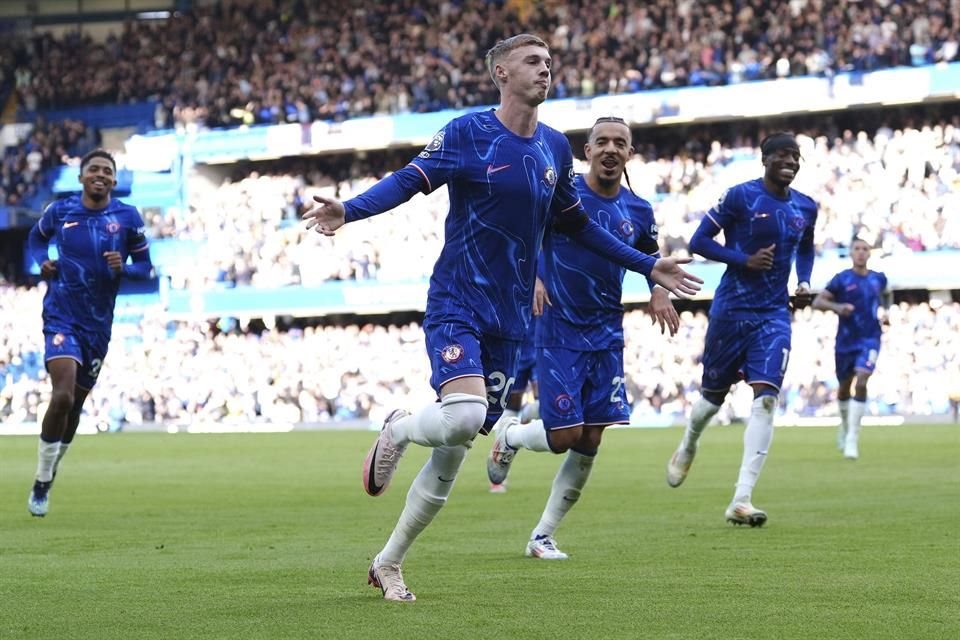 Cole Palmer celebra uno de los cuatro goles con el Chelsea.