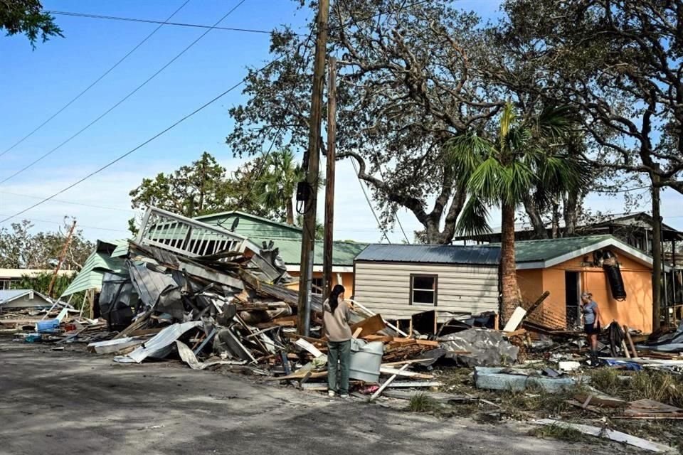 El huracán 'Helene' dejó al menos 52 muertos, 3 millones de hogares sin electricidad y millones de dólares en perdidas a su paso en EU.