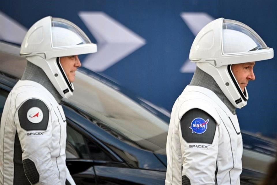 SpaceX lanzó una misión de rescate para los 2 astronautas varados en la Estación Espacial Internacional; regresarán a la Tierra en febrero.