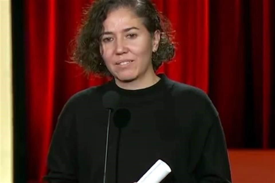 Fernanda Valadez, co directora de 'Sujo', agradeció el premio.