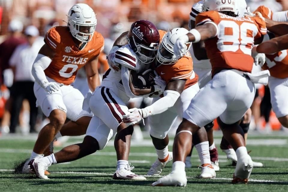 La defensa de los Longhorns se aplicó ante los Bulldogs.