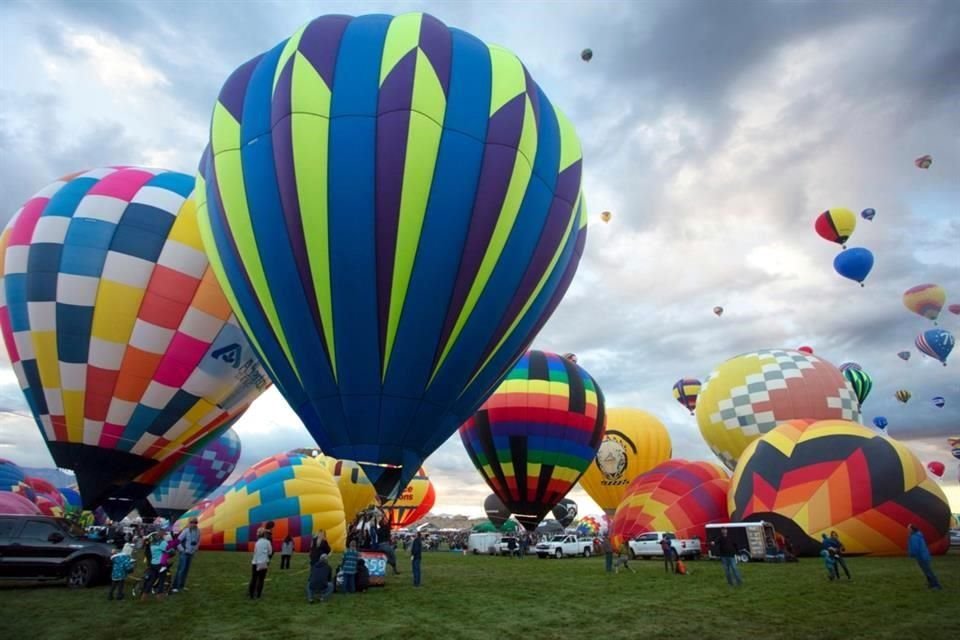 Festivales con globos aerostáticos en diversas partes del mundo, que suelen regalar bellas postales.