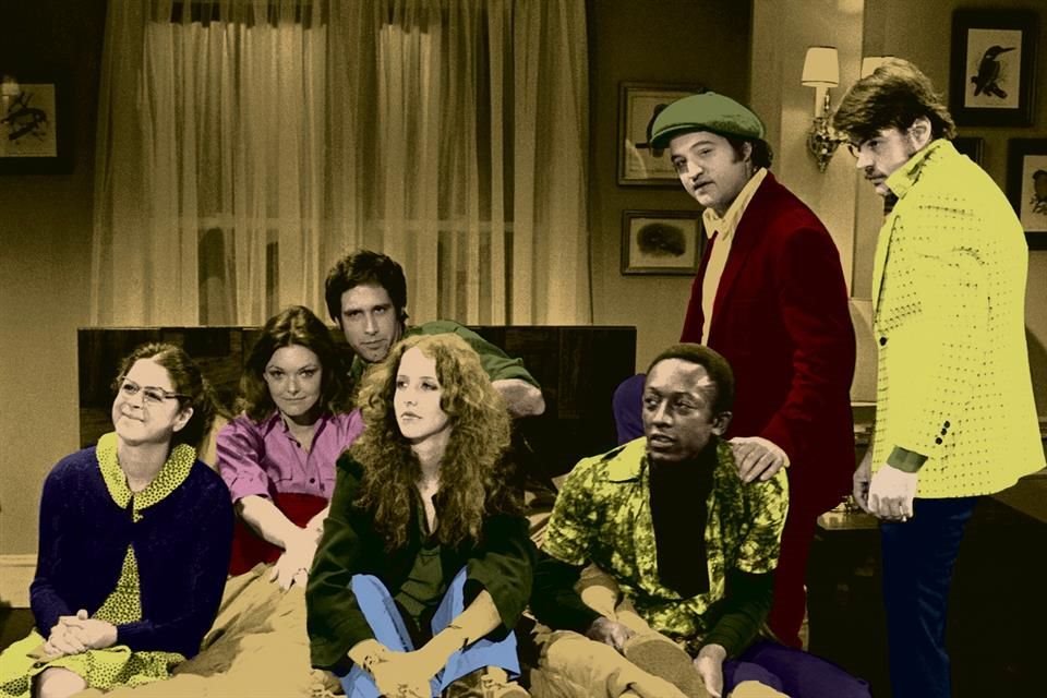 Saturday Night Live (SNL) celebra 50 años revolucionando la comedia en TV, lanzando estrellas como Belushi, Chase y Murphy.